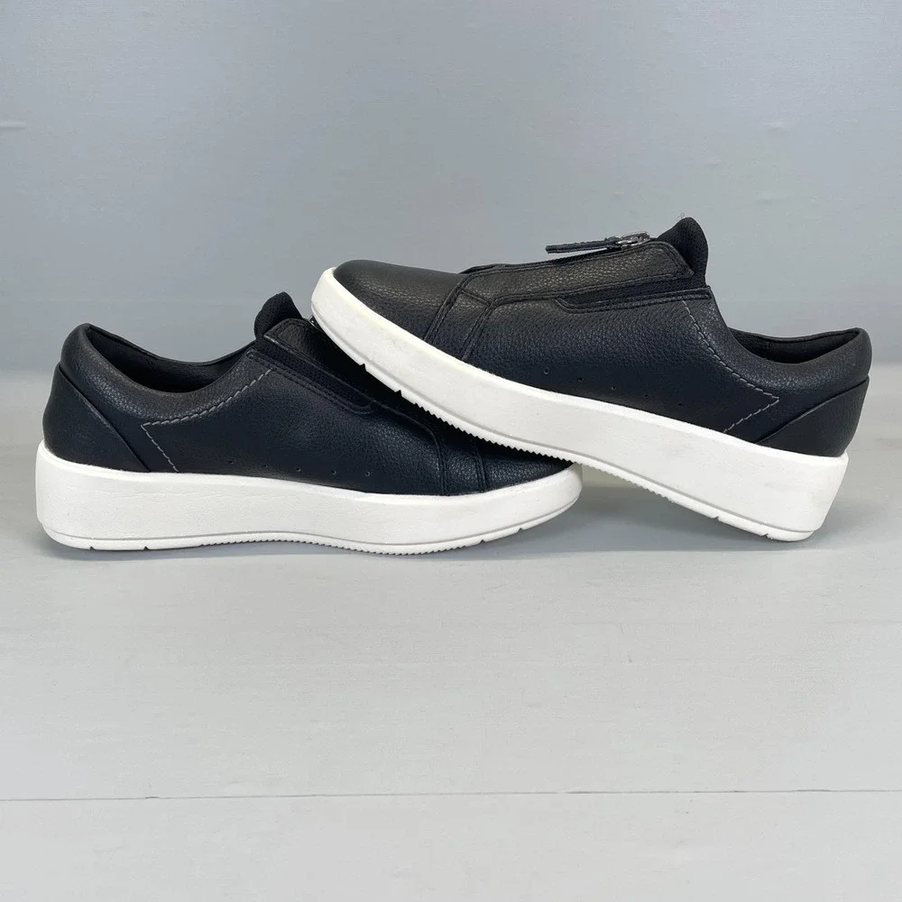 Clarks layton rae